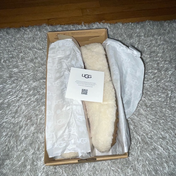 UGG Hailey Fluff Loafer - Picture 4 of 8